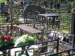 Скамейка на кладбище фото